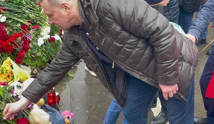 Делегация «МАИБ» возложила цветы на мемориале возле «Крокус Сити Холла»